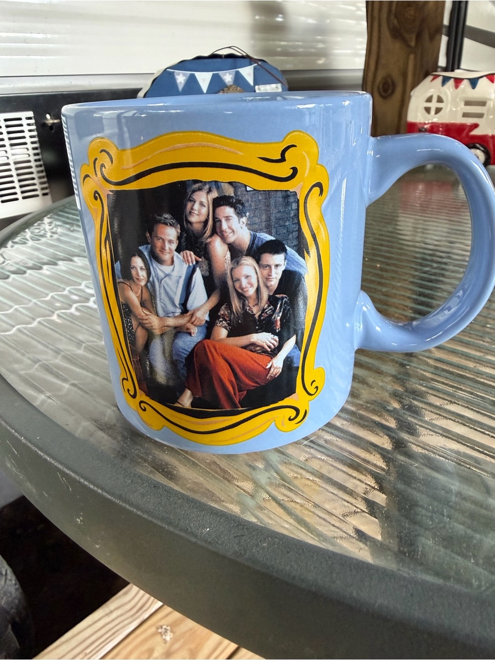 FRIENDS The TV Series 20 oz Blue Ceramic Mug Picture Frame Cast Photo